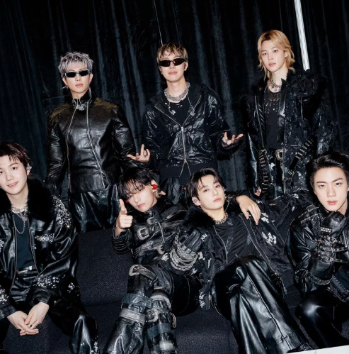 AboutMusicYT's tweet photo. BTS officially breaks the record for the biggest streaming year by a Group on Spotify, with over 9.38 billion streams. https://t.co/cXYC2OuLxH