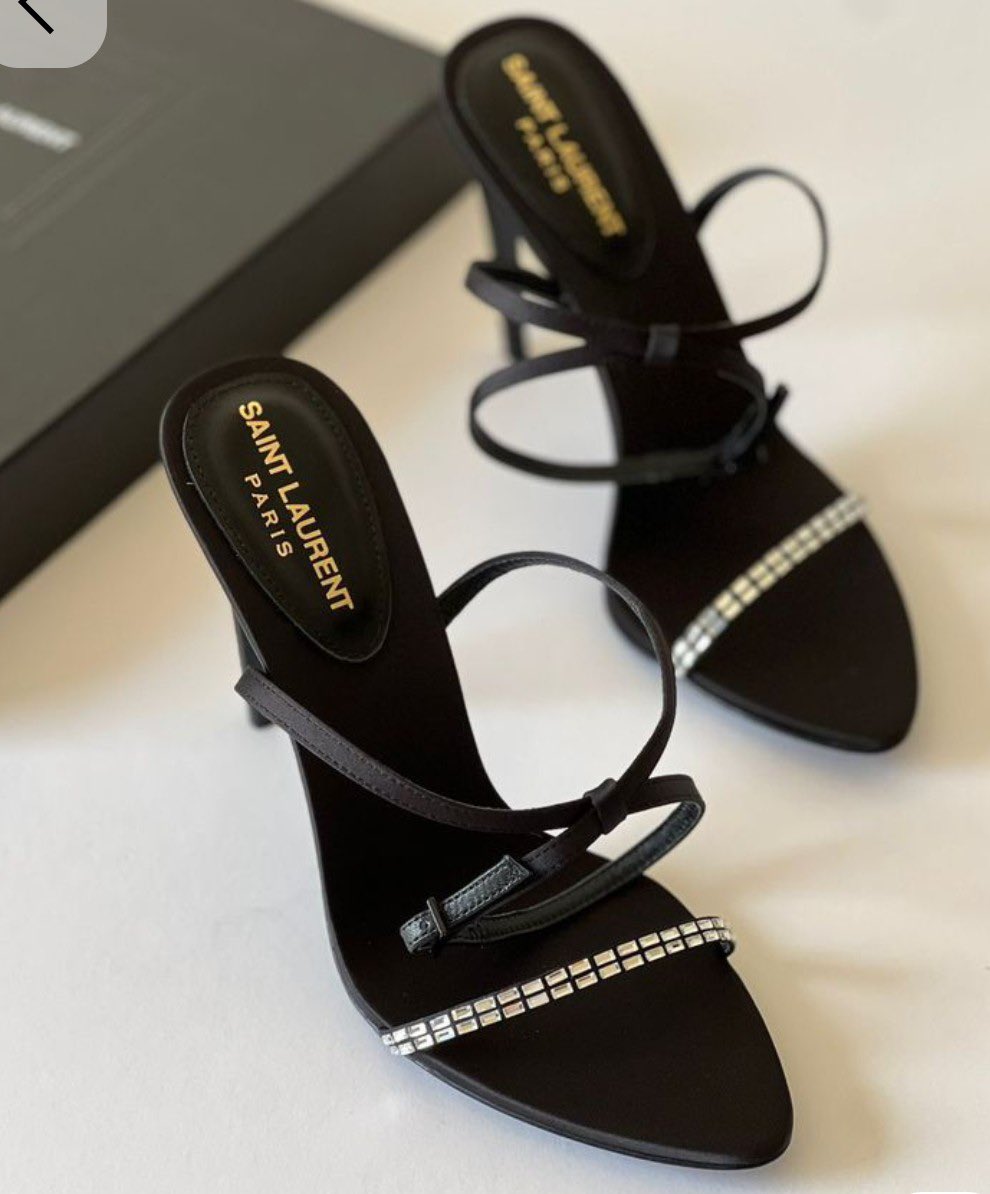 evelynimonkha's tweet photo. Because every steps matters

EVA’SCOUTURE 

Slide 1: 35,000

Slide 2: 28,000

Slide 3: 28,000

Slide 4: 27,000
Location📍: Lagos Nigeria https://t.co/ZAfzZNcT5E