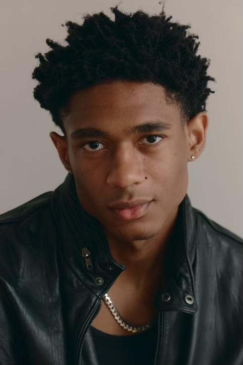 jasimisinclair's tweet photo. Devin Craig from The Sex Lives of College Girls will play Henry Turner in Netflix’s Icebreaker. 🏒⭐️ https://t.co/Hct0nY2VLl