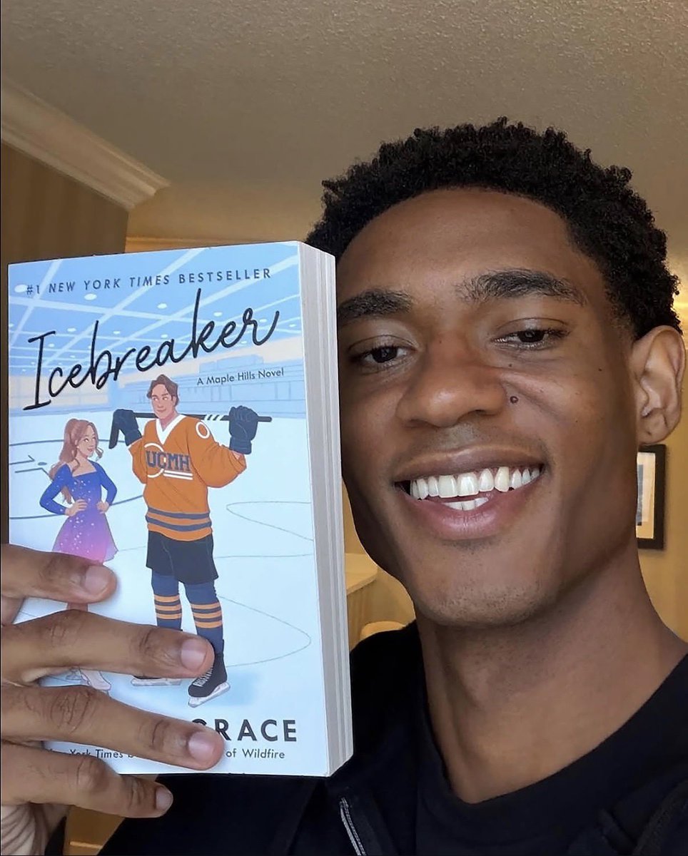 jasimisinclair's tweet photo. Devin Craig from The Sex Lives of College Girls will play Henry Turner in Netflix’s Icebreaker. 🏒⭐️ https://t.co/Hct0nY2VLl