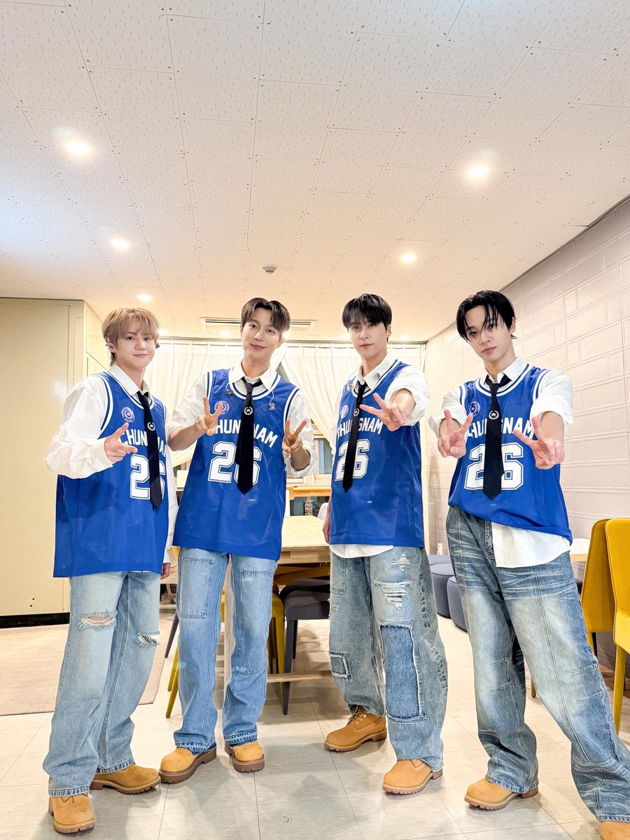 Highlight_AUent's tweet photo. [📸] 2026 충남대학교 백마대동제 <ACCESSIO:NOVA>

일상의 경계 너머 잠들어 있던 우리의 빛이 깨어나는 순간🌟
2026 충남대학교 백마대동제 <ACCESSIO:NOVA>에서 함께 웃고 함께 즐겨주신 여러분 고맙습니다💡🌹

#하이라이트 #HIGHLIGHT
#비스트 #BEAST
#윤두준 #YOONDUJUN
#양요섭 #YANGYOSEOP
#이기광 #LEEGIKWANG
#손동운 #SONDONGWOON