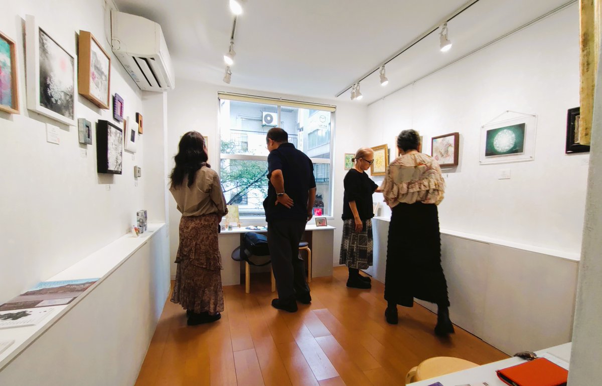 artmall_tokyo's tweet photo. 9月29日の営業終了しました🌧️
初顔合わせ３人展TRIALOGUEの初日は好評＆盛況でした👩‍👩‍👧雨の中お出掛け誠にありがとうございました😘明日もよろしくお願いします💁‍♀️

#日本橋 #三越前 #アートモール #artmall #アートショップ #artshop #アート購入 #YURICO #北野さほ #野崎ふみこ #浜川玲子 #望月玲子 https://t.co/TGnGxIDNGh