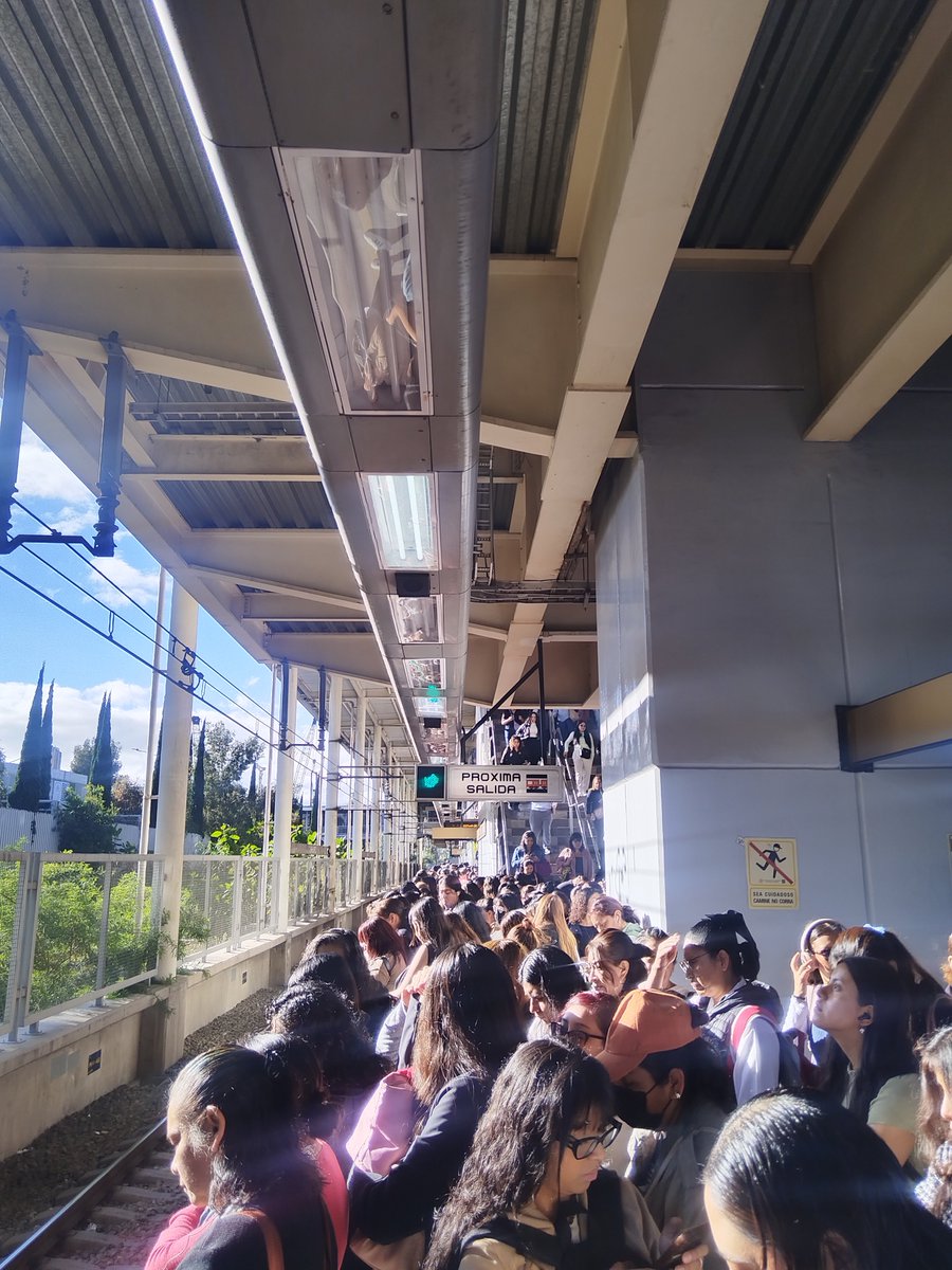 ancesece's tweet photo. @MetroCDMX @Karymadafakas Así es la forma de agilizar, desde la terminal Tlahuac? https://t.co/Y4fTG4bVEW