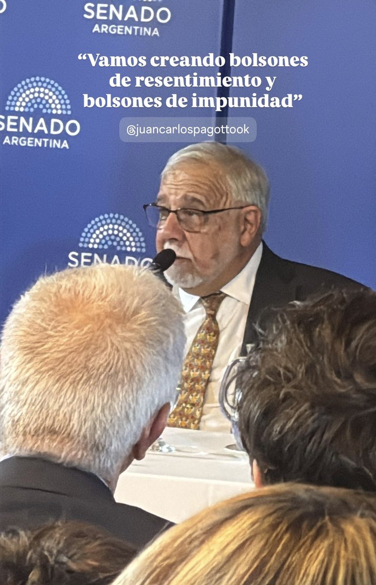 entropiadevalen's tweet photo. Me acabo de enterar que se nos fue Pagotto. Un absoluto tipazo, de lo mejor que teníamos en la política argentina. Un tipo de gran corazón, con la humanidad a flor de piel, que hasta su último aliento bancó con un par de pelotas el proyecto para penar las falsas denuncias que presentó @carolinalosada . 

Gracias, Juan Carlos. Que seas ejemplo y horizonte para la nueva generación de políticos. Que en paz descanses.