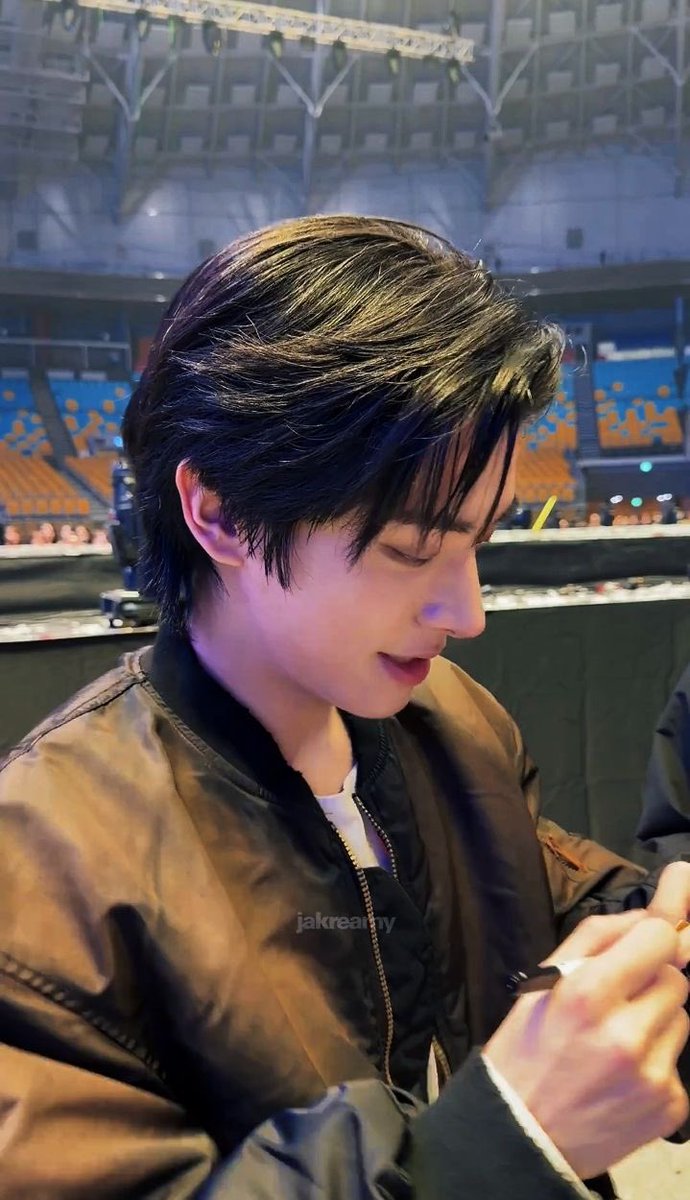 heeejaked's tweet photo. perfect side profile https://t.co/AqldKFsEM9