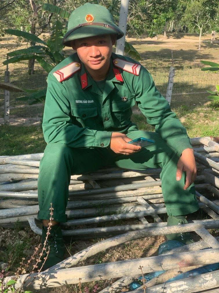Min16cm's tweet photo. Quang Bảo | trai thẳng hơi bị dâm. Có ghê rồi vẫn nhắn tin với con khác kiếm lol. #traithang #xuhuong https://t.co/Rsz6ExWR9T