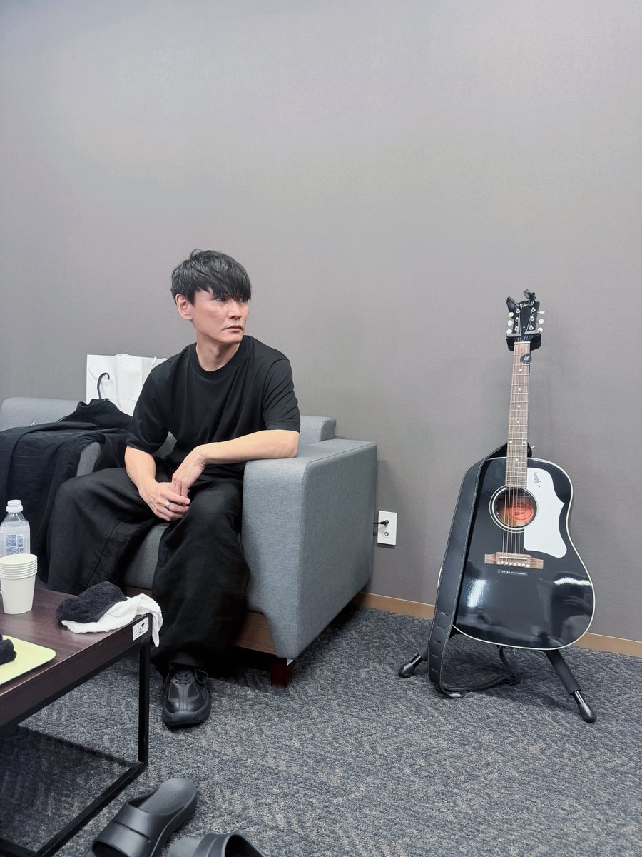 SAKANAICHIRO's tweet photo. この後25時からオールナイトニッポン！
神戸から生放送でお送りまします。
#サカナ山口ANN https://t.co/2b4i8NfqiD