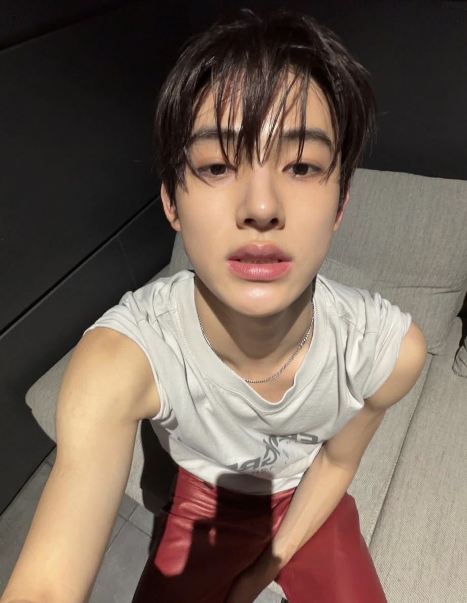 eomdengg's tweet photo. 이 사이에 1년 있는거 진짜말안돼 https://t.co/lWL1fUc4Qk