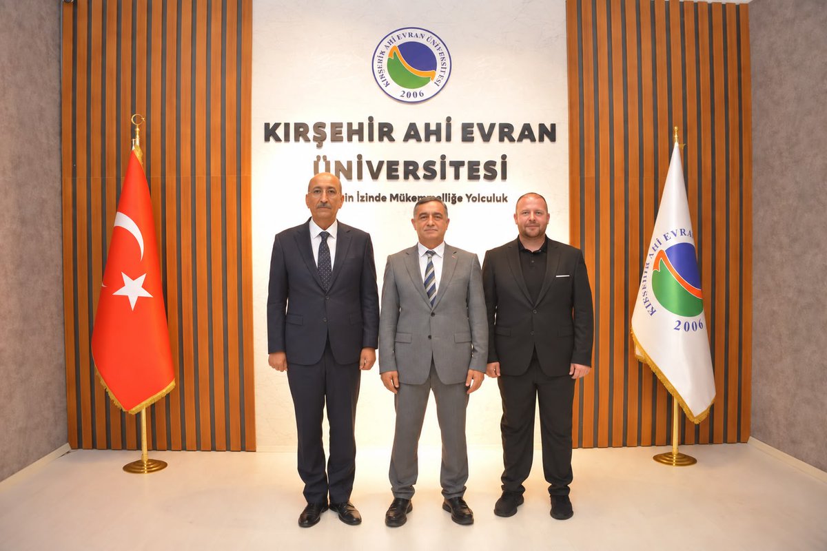 tezkoopissndk's tweet photo. Sendikamız Genel Sekreteri Hakan Bozkurt ve İşyeri Sendika Baş Temsilcisi Mehmet Akaröz, 28 Eylül 2026 tarihinde Kırşehir Ahi Evran Üniversitesi Rektörü Prof. Dr. Mustafa Kasım Karahocagil’i ziyaret etti.
@ahievranedutr https://t.co/D4uuIIkbTl https://t.co/8yeXuG5w3x