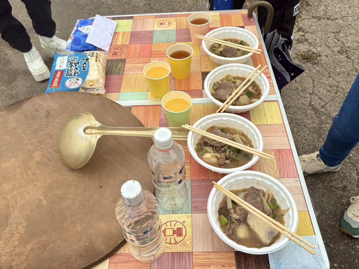 Tsuge_TRPG's tweet photo. 四ツナきゃろと芋煮会して小学校に泊まってきたよ 貴重な体験ができました めっちゃ楽しかったありがとう❣️ https://t.co/rNElIofjwh
