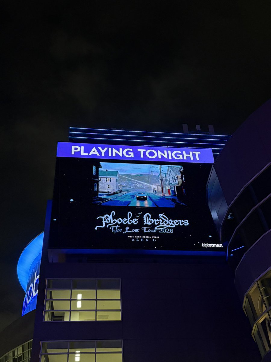 wtvramanda's tweet photo. i saw phoebe bridgers last night and this is my only proof of attendance. what a fucking show 🩵 https://t.co/pp055wdXoZ