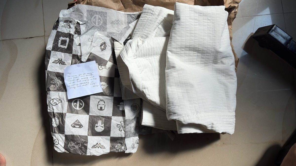 Venkat945878's tweet photo. @thesouledstore Hi team, 

I received a wrong product from what i ordered. 🤮🤮🤮

Your support system is horrible rather than spending on advertisement you should have a good customer support team.

And about Wednesday free goddies no info from you. 

Order ID: 20788724 https://t.co/FU0yeKPzsn
