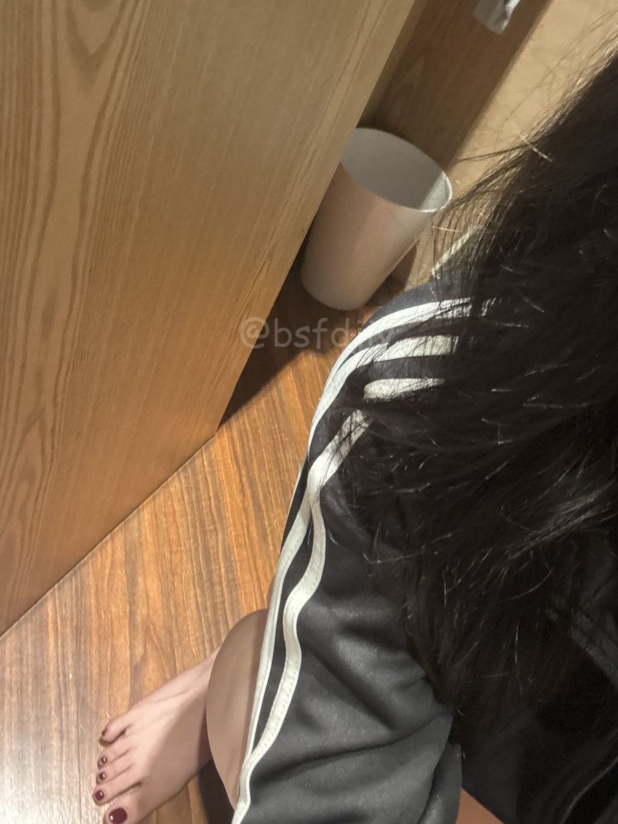 bsfdjiy's tweet photo. #부산FD #부산펨돔 #FD지연 #풋 #페디 

그냥 거의 일진룩 🫥 https://t.co/3mijbZERNY