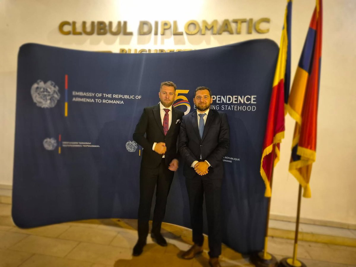 Calin__Groza's tweet photo. 🇷🇴🇦🇲 M-am bucurat să mă revăd cu E.S. Tigran Galstyan, Ambasadorul Armeniei în România. Am vorbit despre relațiile dintre cele două țări și despre prietenia dintre popoarele noastre.

Pace și prosperitate poporului armean! 🇦🇲

#calingroza #deputat #Maramures https://t.co/k8SK3t8tIR