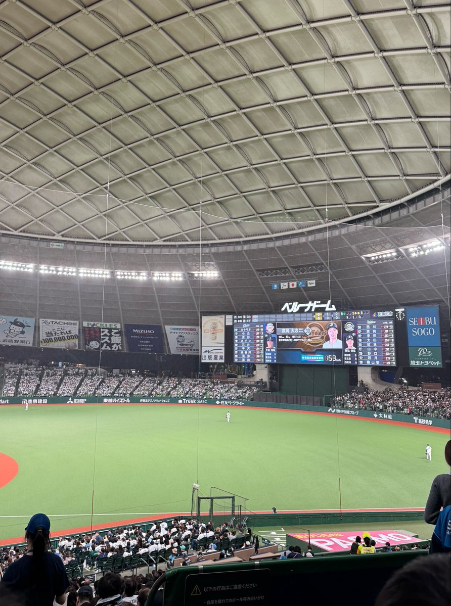 ryoxxpii's tweet photo. 貯まってたポイント消費でチケ引き換えたから今日は初めて後ろの方から🥺
はぁ、今日で現地最後かぁ https://t.co/6mzfInOdDZ