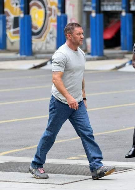 KoRn_Penguin's tweet photo. Tom Hardy 🩶💙  in New York filming for Venom the last dance https://t.co/fRjKC3jsk2