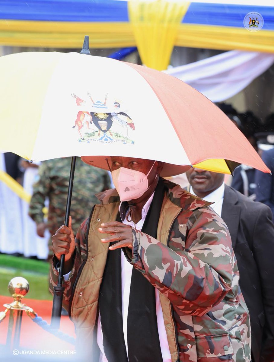 UgandaMediaCent's tweet photo. President Museveni Graces Omukama Nyabongo I's Coronation

President @KagutaMuseveni, the Chief Guest, arrives for the coronation ceremony of Omukama Edward Rukidi Nyabongo I at Karuziika Royal Palace | #TooroCoronation https://t.co/5VKnLQ8lBg