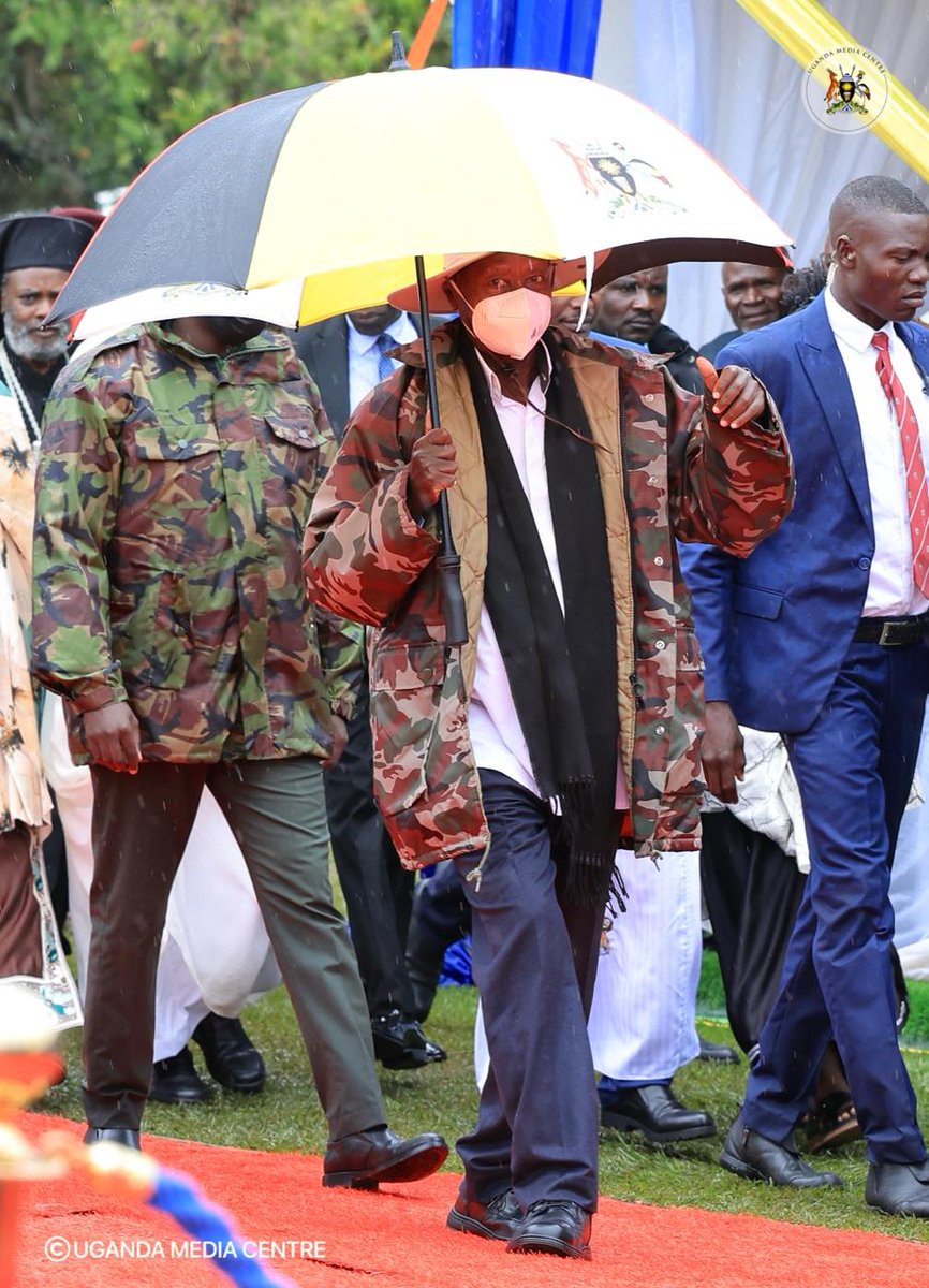 UgandaMediaCent's tweet photo. President Museveni Graces Omukama Nyabongo I's Coronation

President @KagutaMuseveni, the Chief Guest, arrives for the coronation ceremony of Omukama Edward Rukidi Nyabongo I at Karuziika Royal Palace | #TooroCoronation https://t.co/5VKnLQ8lBg