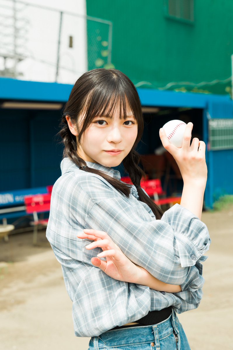 oricon's tweet photo. 日向坂46・正源司陽子
ふたりデートで“イチャイチャ気分”
⠀
9/30発売『週刊少年サンデー』
📖表紙＆巻頭グラビア登場
⠀
まったりゴロゴロゆっくりしたり
ふたり時間を味わえる💕
https://t.co/09s0fQfxhB https://t.co/kW9LE8xxOV