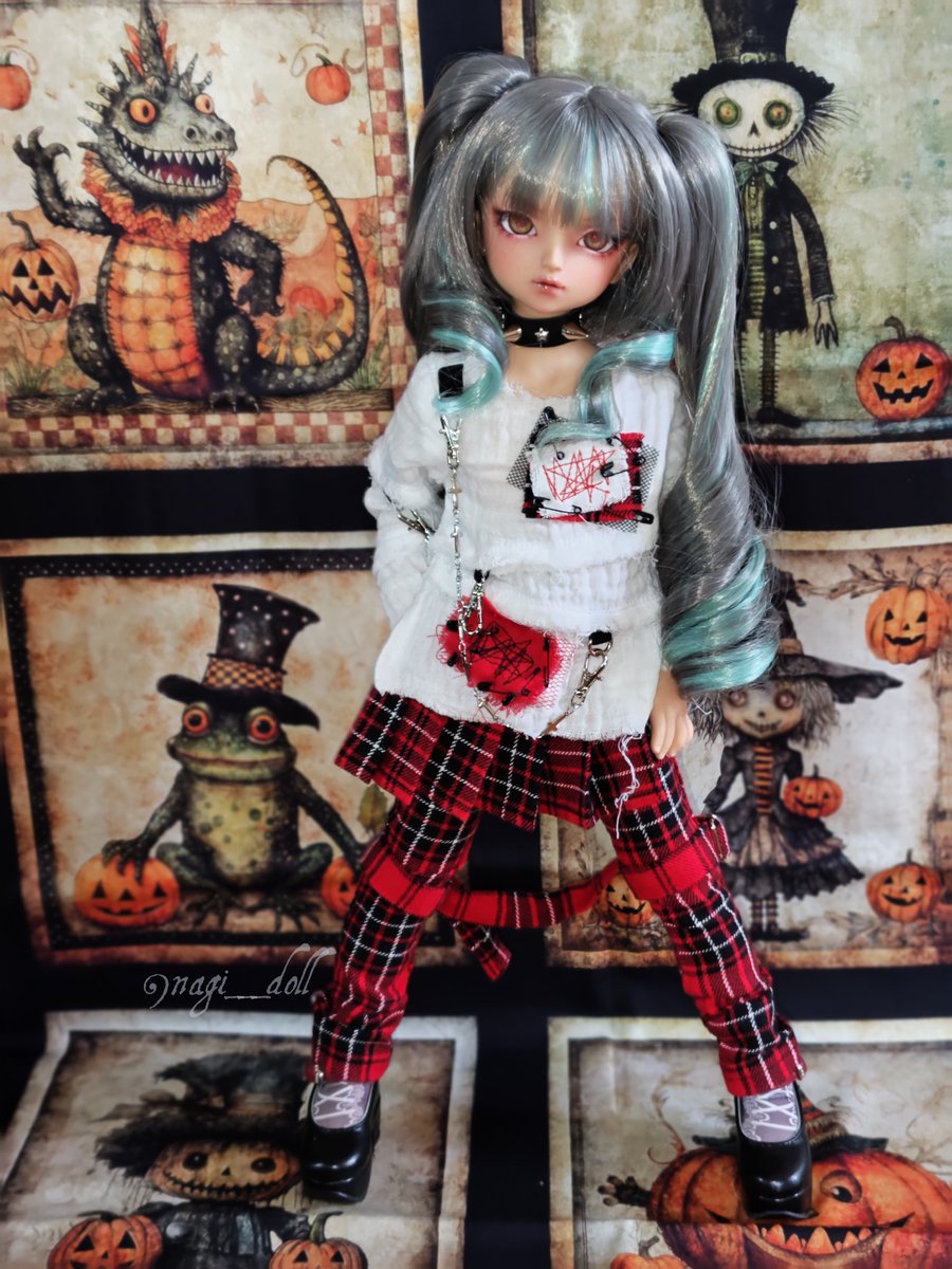nagi___doll's tweet photo. ツートンカラーのツインテールもいいな🩶💚

ケツあても豹柄🐆と市松■□のリバーシブルでかわいい✨️

常世さん＆無常さんが着ているのを見て、うちのこたちにも着せたい！と思っていたお洋服だったので、お迎えできて本当に嬉しい…🥹

#hanamukeBOX https://t.co/myf4EulVxv