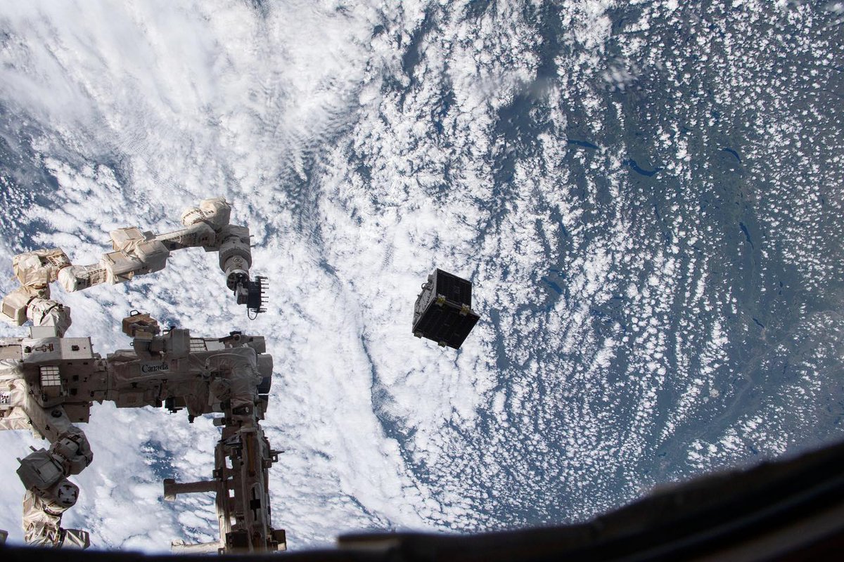 NanoracksSpace's tweet photo. we deployed the #RedEye2 #MicroSat from our #Kaber deployer on the iss! 
How much do you love this view? 🌎 https://t.co/I2BmSDuQtF