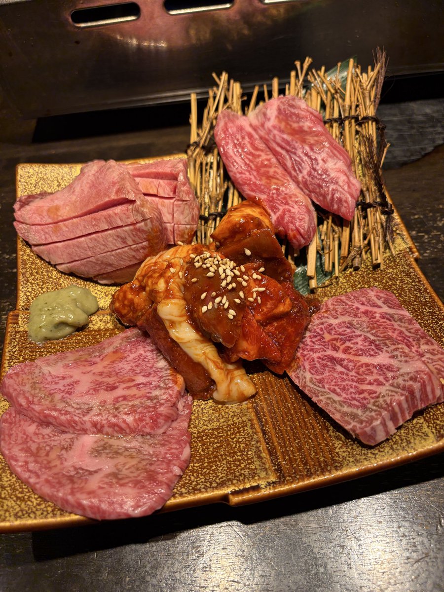 tack1025's tweet photo. 人の金で遠慮して食う焼肉より、自分の金で食うひとり焼肉が1番うまい☝️ぜんぶ俺の肉🥩 #肉の日 https://t.co/ffUj68rvx1