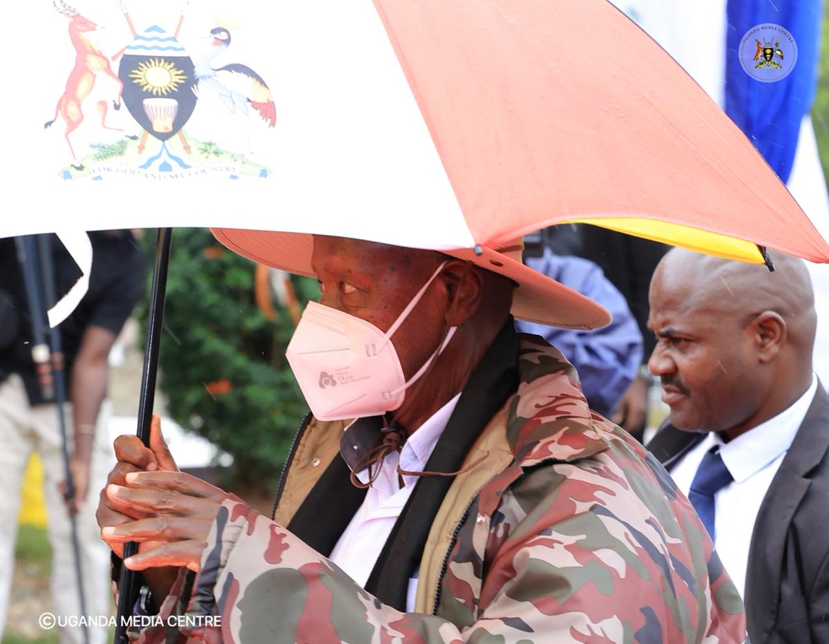 UgandaMediaCent's tweet photo. President Museveni Graces Omukama Nyabongo I's Coronation

President @KagutaMuseveni, the Chief Guest, arrives for the coronation ceremony of Omukama Edward Rukidi Nyabongo I at Karuziika Royal Palace | #TooroCoronation https://t.co/5VKnLQ8lBg