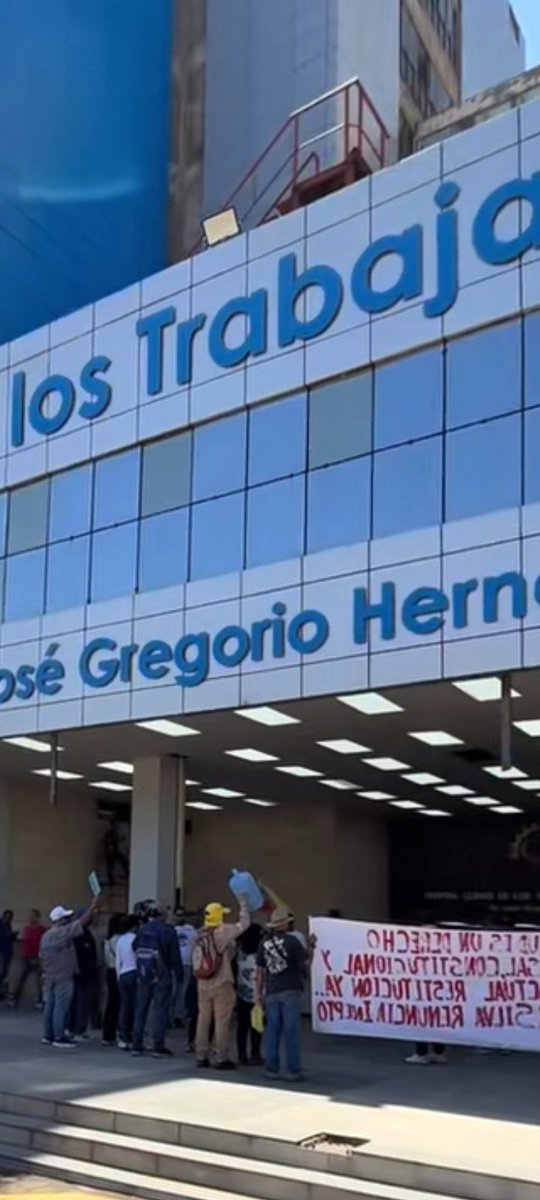 Luisld4k's tweet photo. #GUAYANA,  @CVG_Oficial presidente Hector silva @delcyrodriguezv pacientes oncologicos afiliados a la empresas basicas de guayana,  pasan calamidades para que le aprueben los estudios CTPE para la ciudad de caracas , seguros la mundial, #Auxilio https://t.co/4UBURDW91T