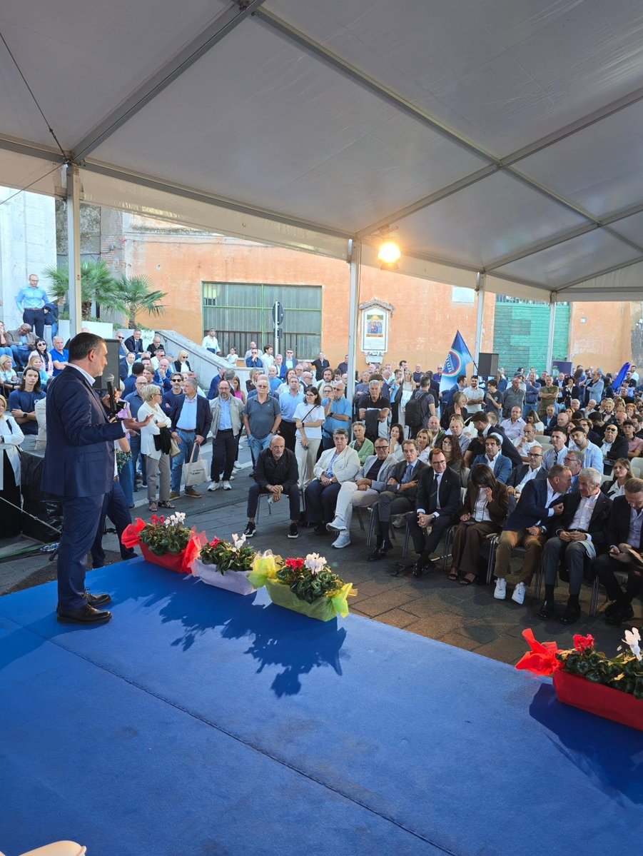 AvvPalombi's tweet photo. 11 edizioni, tutte a Palombara Sabina.
La Festa dei Patrioti è ormai parte della storia di questa comunità: un luogo di confronto, incontro e partecipazione, dove ritrovarsi anno dopo anno.
Da padrone di casa, guardo questa piazza e penso a quanta strada abbiamo fatto insieme. https://t.co/Sa355lmYde