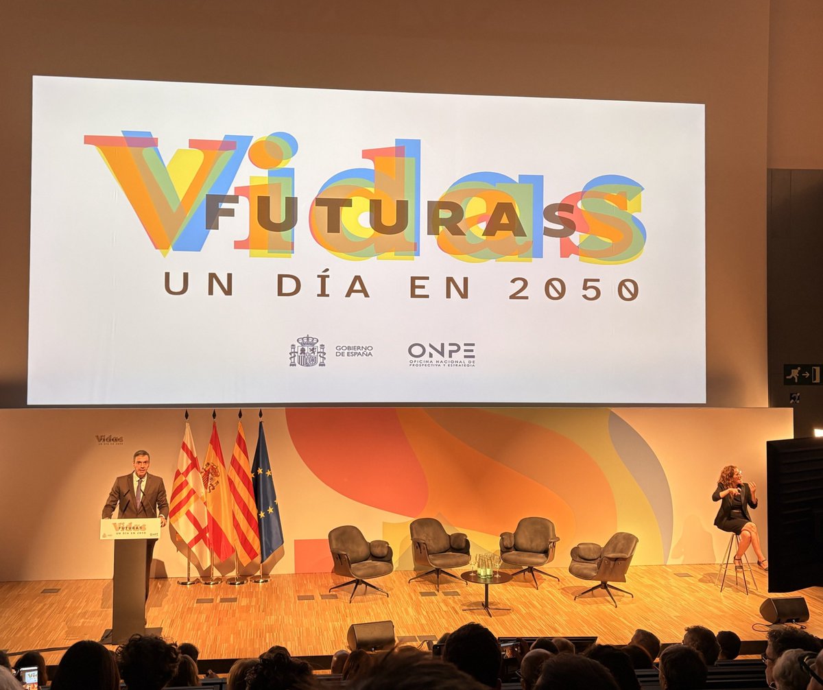 KSNET_'s tweet photo. Ayer asistimos a la presentación de Vidas Futuras, el complemento a la mirada de España 2050 sobre las trayectorias personales, las relaciones sociales y la vida cotidiana de quienes residirán en España a mediados del siglo XXI

Léelo en el enlace 👇

https://t.co/Avf5q7t0Ag https://t.co/uc5LeOH1el