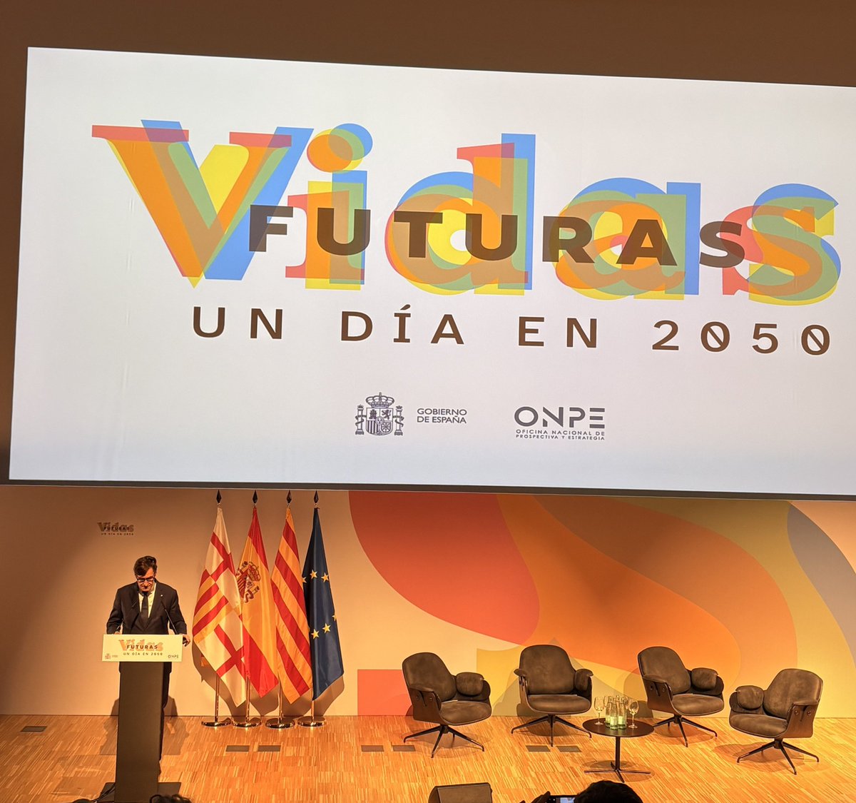 KSNET_'s tweet photo. Ayer asistimos a la presentación de Vidas Futuras, el complemento a la mirada de España 2050 sobre las trayectorias personales, las relaciones sociales y la vida cotidiana de quienes residirán en España a mediados del siglo XXI

Léelo en el enlace 👇

https://t.co/Avf5q7t0Ag https://t.co/uc5LeOH1el
