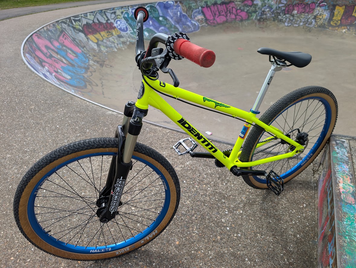 Someunknownname's tweet photo. Spent Summer doing this and walking a lot as well #summer #bmx #cruiser #jumpbike #chilling https://t.co/BXc6xMmAsz
