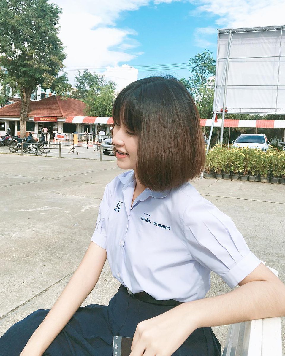 359UdonThani's tweet photo. 内面の澱みがふと晴れる瞬間がある。誰かの期待に応えようと飾っていた仮面が、少しだけずれるような感覚。結局、自分を定義するのは自分以外の誰かであって、内側には何もないのかもしれない。oddly、そんな空虚さが心地よい日もある https://t.co/O34xL4atGk