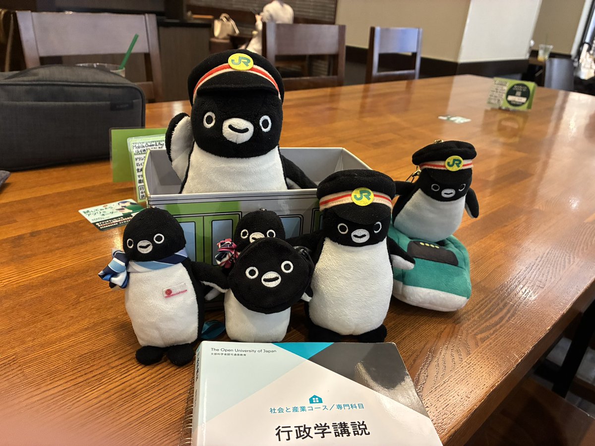 OkonasTeam's tweet photo. 金山に出て放送大学「特別支援教育総論」と「行政学講論」第14回の勉強をしてきました。イオンモール内のシャトレーゼで出勤日の朝食べるパンを買ってきました。例え行政学…の方は国家資格についてで、職員から見て素人でも、その手の資格があれば玄人と見なされることがあると言う話でした。 https://t.co/f0vu5vLiA2