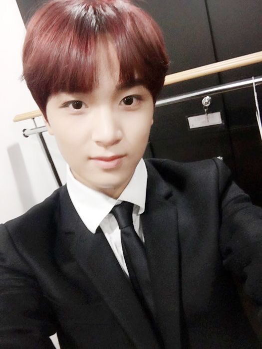 hccenter_6's tweet photo. 아 오랜만에 애기때 셀카보니깐 너무 귀여워서 입에 주먹넣음 https://t.co/v2pGWEwHpd