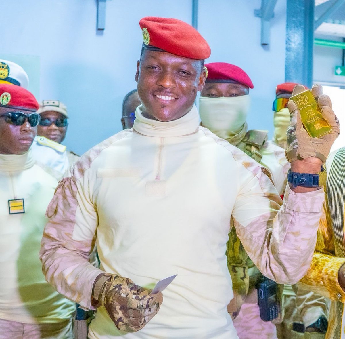 AfricaFirsts's tweet photo. Burkina Faso 🇧🇫 just opened its first gold refinery. The youngest president in the world Ibrahim Traoré inaugurated RAFFINOR-BF on September 28, 2026, with a capacity of 164 tonnes of gold per year. https://t.co/fFEc7gNq5K