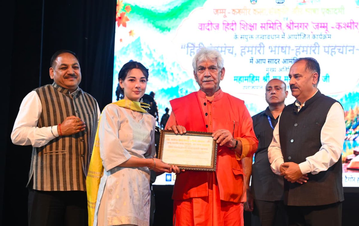 manojsinha_'s tweet photo. I congratulate the meritorious students felicitated today by Wadies Hindi Shiksha Samiti and J&K Academy of Art, Culture & Languages. Our young generation is the torchbearer of India’s tradition of knowledge & culture. Urged empowerment of border youth through education, entrepreneurship, sports, culture & mentorship, inspiring them to dream big with confidence.