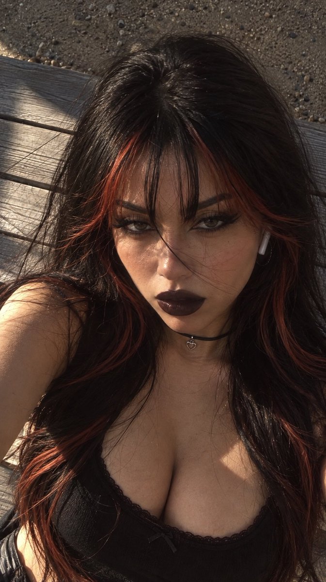 gothdoomdoll's tweet photo. @noncontextme let me help u guys with that ;) https://t.co/RNNeGg37qO