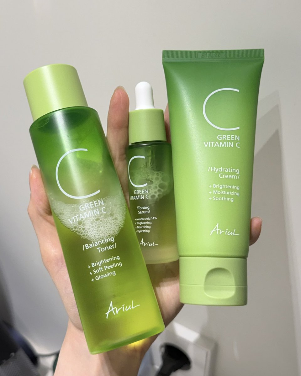 敏感肌でも刺激ないビタミンC探してる人におすすめなのがこれ。
AriulのビタミンCはビタミンCにありがちなピリつきがないし油分感少ないところがかなり好み！
アンプルはビタミンC14%のアンプル、99%水分ベースのクリームで皮脂多いけど乾燥でつっぱりやすいインナードライにもぴったりです👇🏻👇🏻(PR) https://t.co/pYNujz6KrX