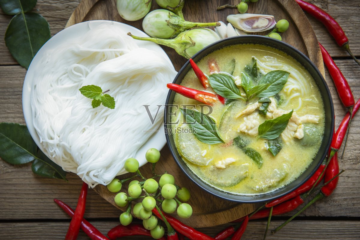 TyraBruender's tweet photo. Tried the vibrant Thai green curry tonight—creamy coconut, spicy herbs, and tender chicken, total flavor explosion! 10/10 would eat again. https://t.co/X42f3DDF36