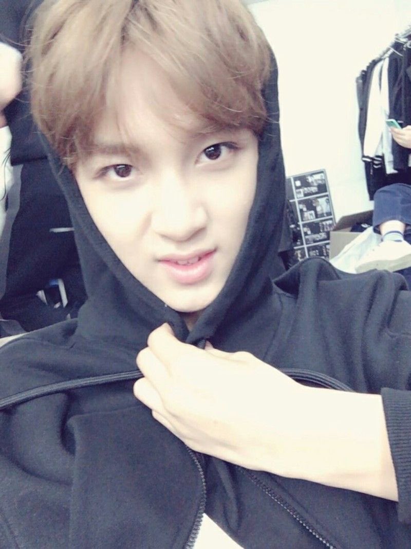 hccenter_6's tweet photo. 후디만 입으면 수줍해찬이 되, /// https://t.co/Np01PQ0qDu