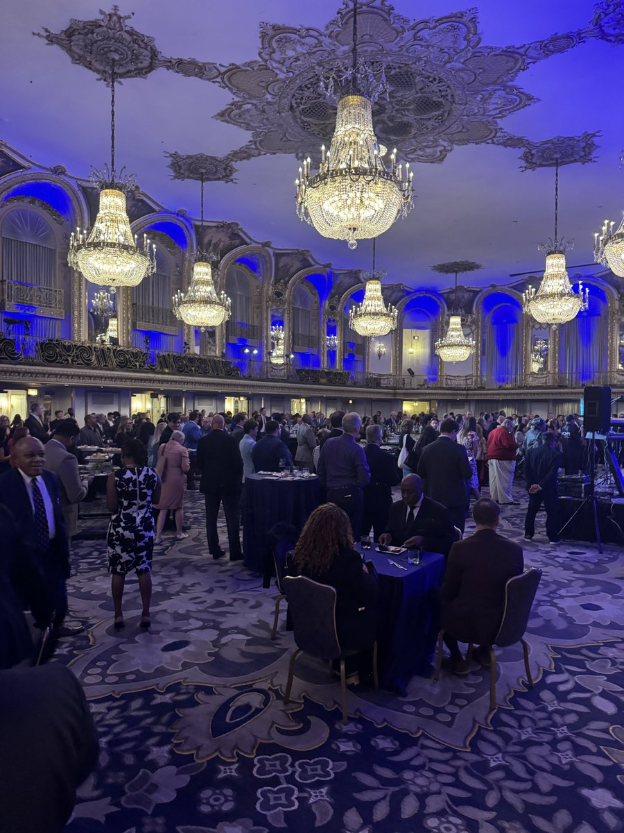 Waynebgood's tweet photo. Gig at the Chicago Hilton last night!! https://t.co/38BwcHxW4R