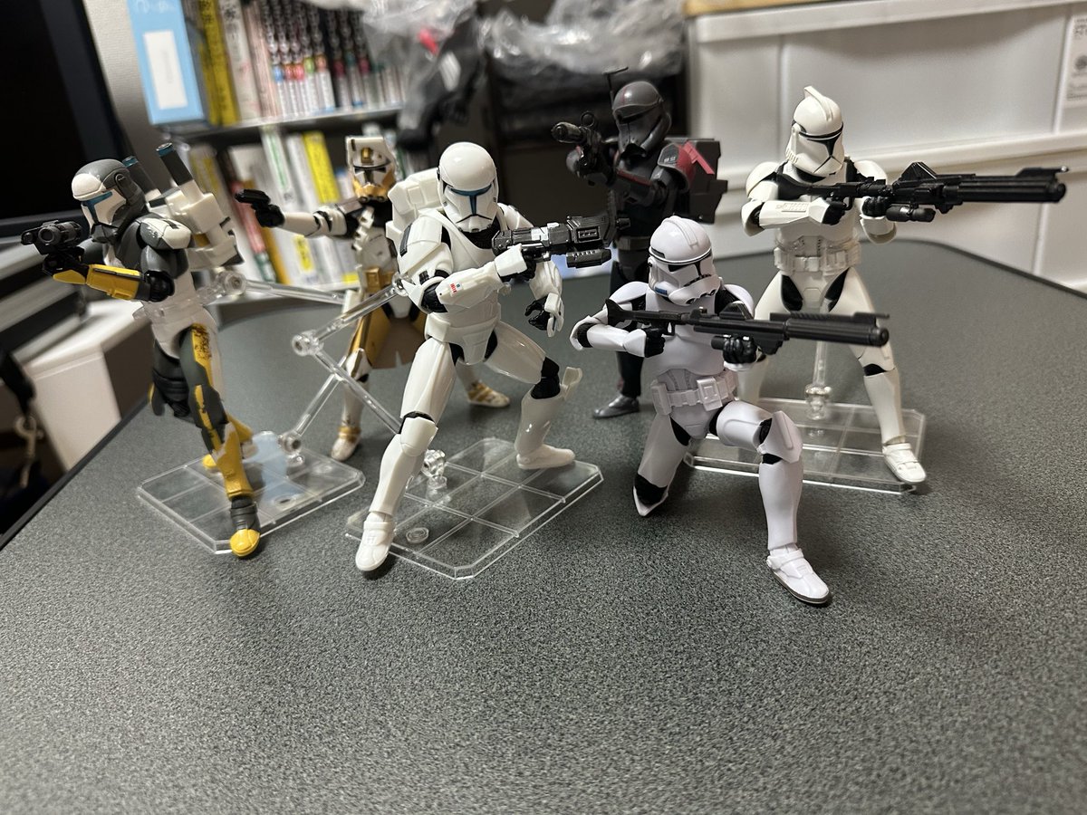 hQg0vH9Gr3crQ8u's tweet photo. クローントルーパーのフィギュアは増えれば増えるほど映えるな https://t.co/MMVWnAsQrg