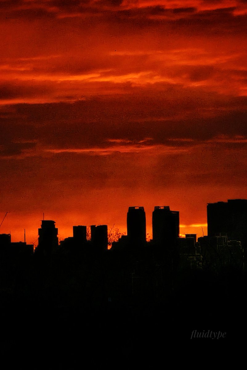 fluidtype's tweet photo. Manila sunset. 

#sunsets https://t.co/fKata2qd7T