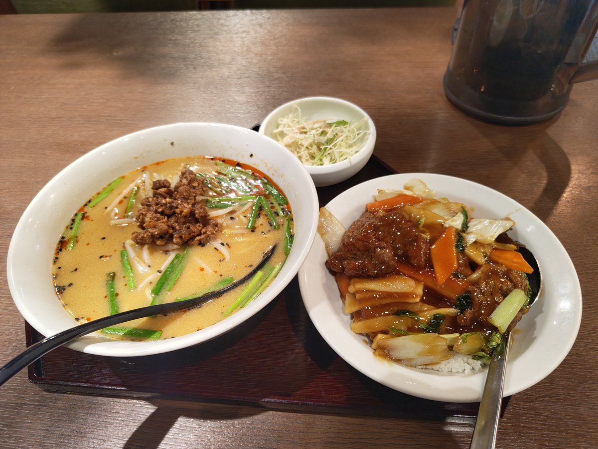 mktoho512's tweet photo. 夕飯は中華屋で担々麺と牛肉丼のセット！ https://t.co/bpA95qOFO4