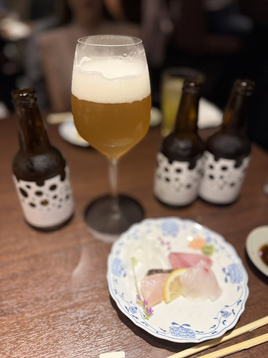 Machan_378's tweet photo. 今日も酒がうまぃ〜🐴
このクソたけぇビールまぢうまい🤟🏻
ラグジュアリービールらしw
#いづる #北新地 https://t.co/9y8AZ7XUzm