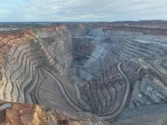 MiningDig's tweet photo. Gold Fields has made a US$27bn bid for Northern Star Resources, in a deal that could create one of the world’s largest gold producers.

🔗 Read the full story on Mining Digital: https://t.co/pF2qmOARcX https://t.co/CoBn0VDH8P