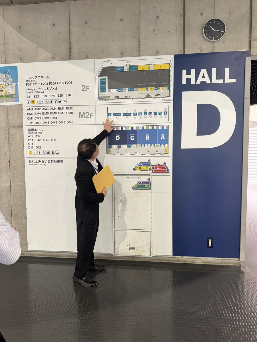 TeslaOwners_JP's tweet photo. 先日、"X TAKOVER Japan 2026"の開催地となるパシフィコ横浜のホールDを視察してきました📐

広い…！

みなとみらい公共駐車場は土日は満車になりますので、早めにお越しくださるか、公共交通機関での来場をおすすめします🚃

#テスラ #TESLA  #XTakeoverjapan https://t.co/X8DV0bvBQu