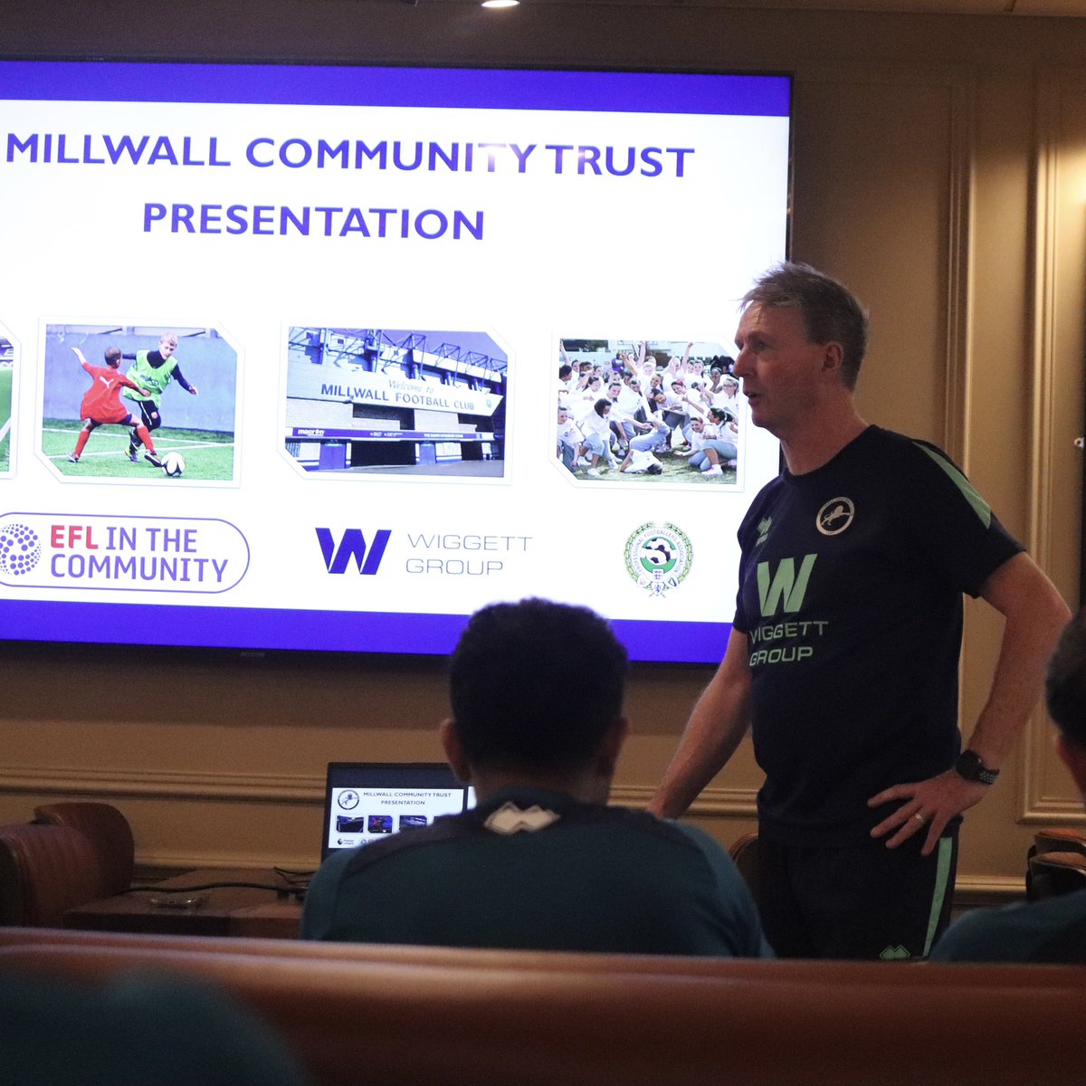 Millwall_MCT's tweet photo. 💪 MCT CEO Sean Daly delivered a presentation to #Millwall first-team players around Millwall Community Trust’s work in the local community.

#1Club1Community #WiggettGroup https://t.co/gY2TC3NUif