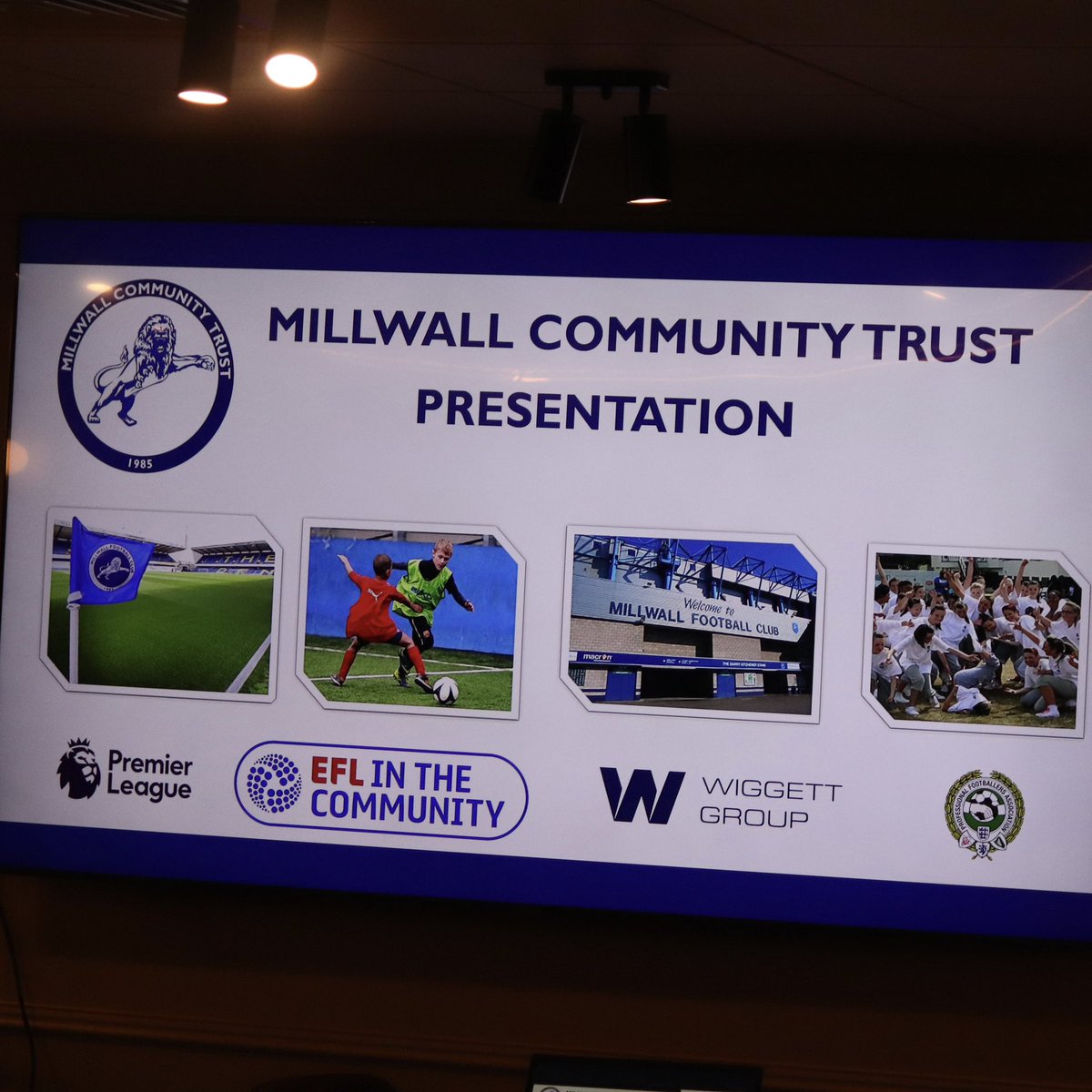Millwall_MCT's tweet photo. 💪 MCT CEO Sean Daly delivered a presentation to #Millwall first-team players around Millwall Community Trust’s work in the local community.

#1Club1Community #WiggettGroup https://t.co/gY2TC3NUif